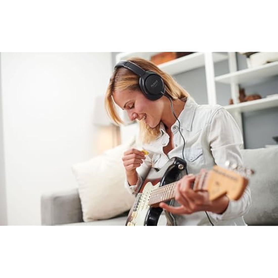 Roland RH-5, Over-Ear , Closed-Back Monitor Headphones , High-Quality Performance , For Everyday Music Making & Audio Playback , Balanced Tone , Comfortable & Lightweight , Conversion Plug Included