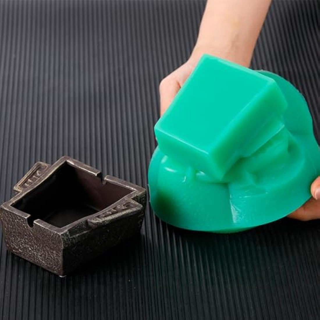 BBDINO Super Elastic Silicone Mould Making Kit, 600g Liquid Platinum Silicone 1:1 Mixing, Ideal for Casting Moulds of Resin | Plaster | Wax etc. Jade Green