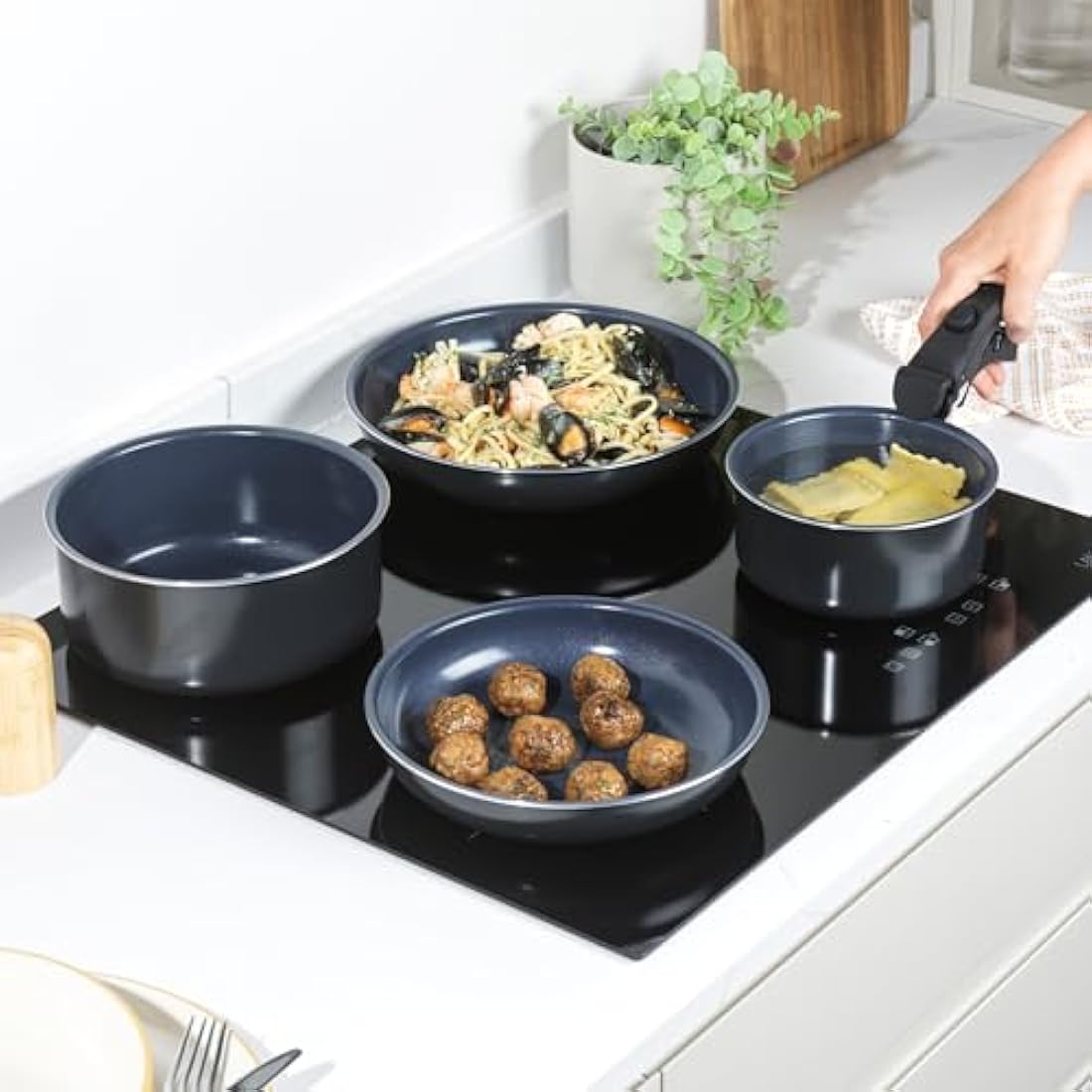 Russell Hobbs RH03319EU7 Smart Clip Pot and Pan Set – 5 Piece Ceramic Non-Stick Frying Pans & Saucepans with Detachable Handle, Stackable Design, PFAS-Free, Induction Oven Safe, Marine, Navy Blue
