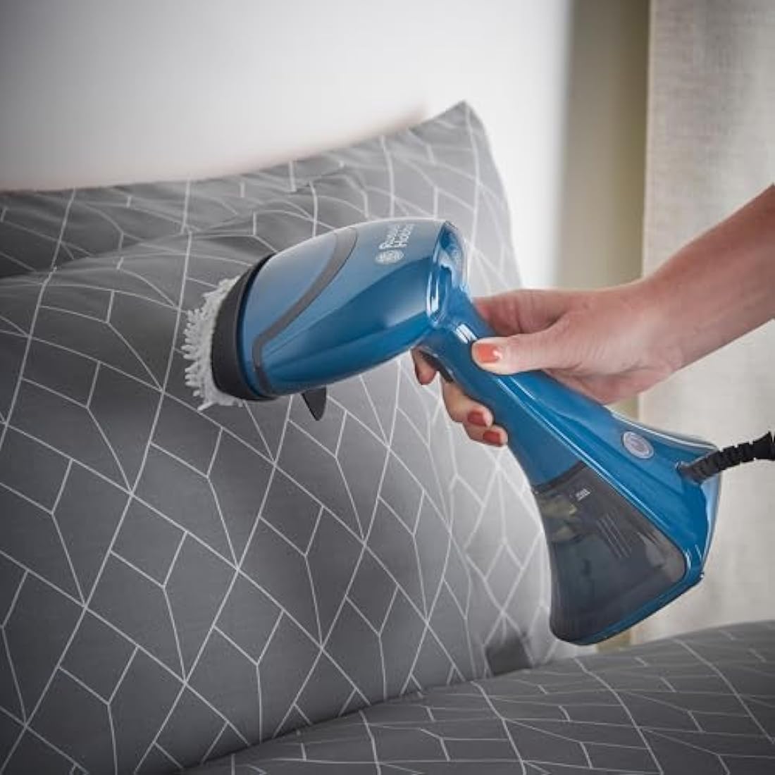 Russell Hobbs Steam Genie Handheld Clothes Steamer, No Ironing Board Needed, Ready to Use in 45s, Power Indicator, Auto-Off, 200ml Removable Water Tank, 3 Attachments, 7m Steam Time, 1600W, 27220