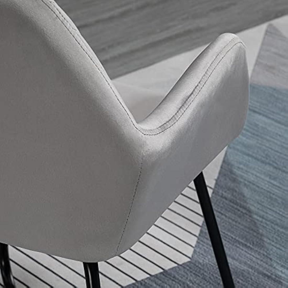 HOMCOM Modern Accent Chair, Velvet-Feel Fabric Upholstered Armchair with Metal Base for Living Room, Grey