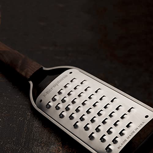 Microplane Kitchen Grater Extra coarse for Potato, Zucchini, Carrot, Apple, Cabbage and Cheese with Stainless Steel Blades - Made in USA