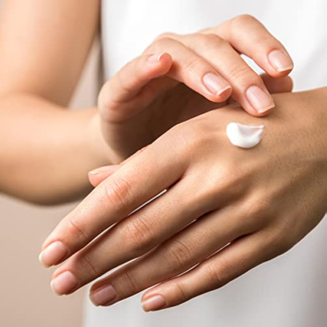 LOVVES Hand Cream, High Natural Cosmetics, Lifting Effect, Nourishing Moisturizing Repairer, Formulated as an Anti-Aging Treatment, Preserves the Young Appearance of Hands.100ml