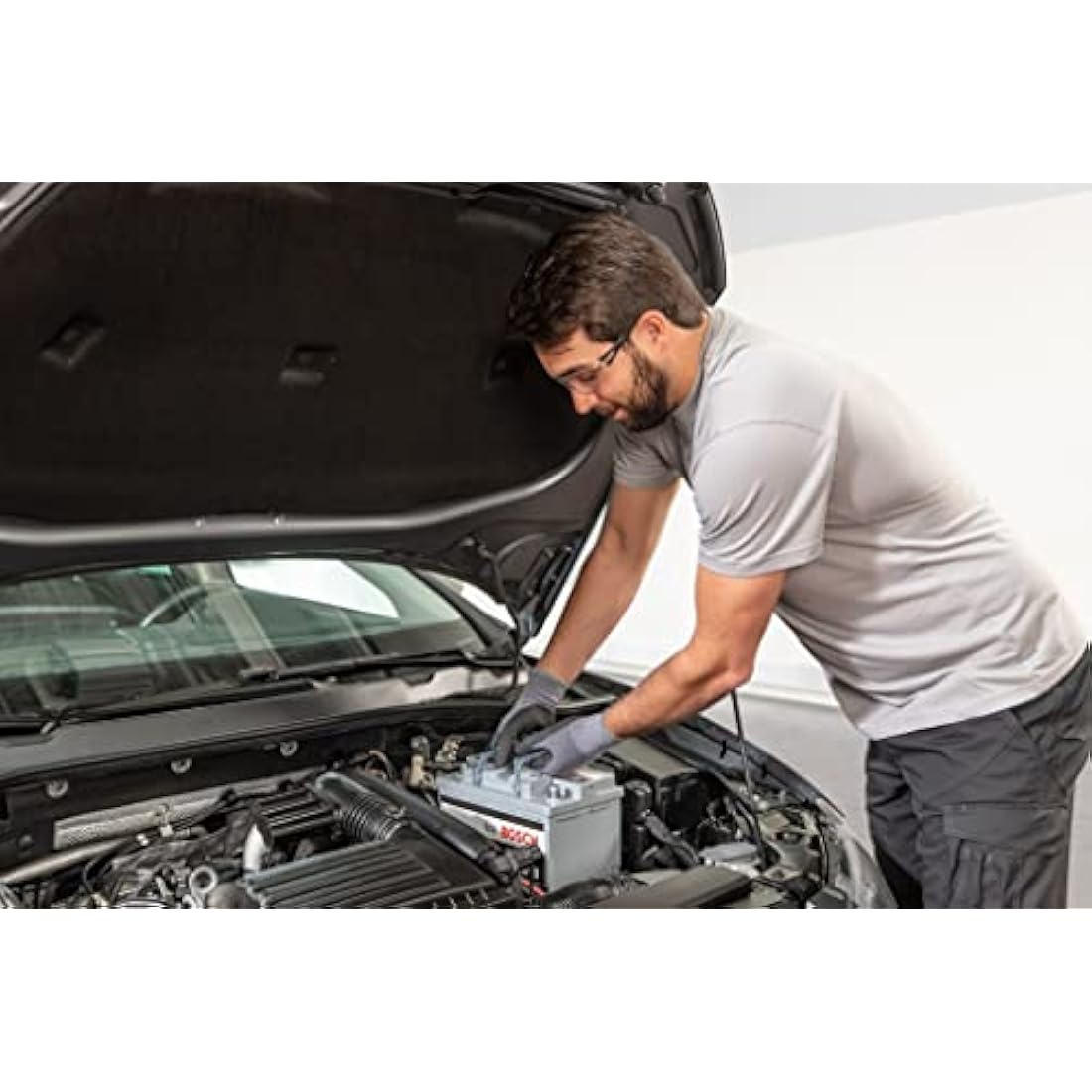 Bosch S4019 - Car Battery - 40A/H - 330A - Lead-Acid Technology - for Vehicles without Start/Stop System