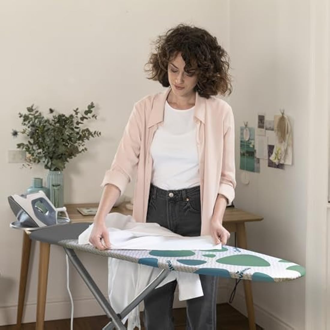 Vileda Park and Go Ironing Board Cover with Heat Resistant Parking Zone - Universal Size 30-45cm wide by 110-130cm long - Mint Grey