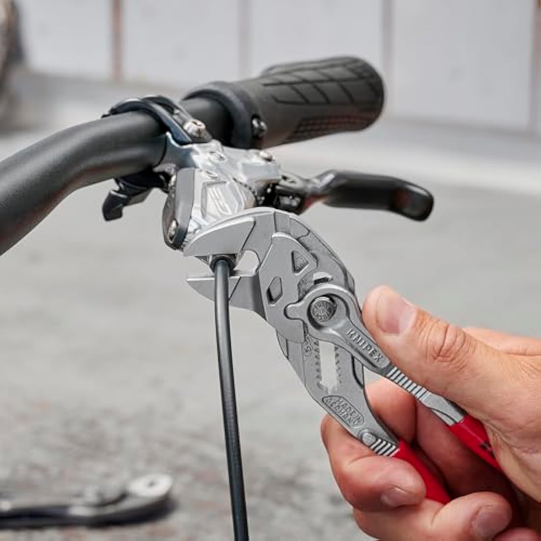 Knipex Pliers Wrench pliers and a wrench in a single tool chrome-plated, plastic coated 180 mm 86 03 180