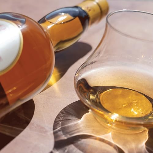 Père Magloire AOC Fine VS Calvados - 70cl, 40 Percent ABV - Premium Calvados Apple Brandy Normandy - Fresh and Fruity - Brandy Gifts for Men or Women