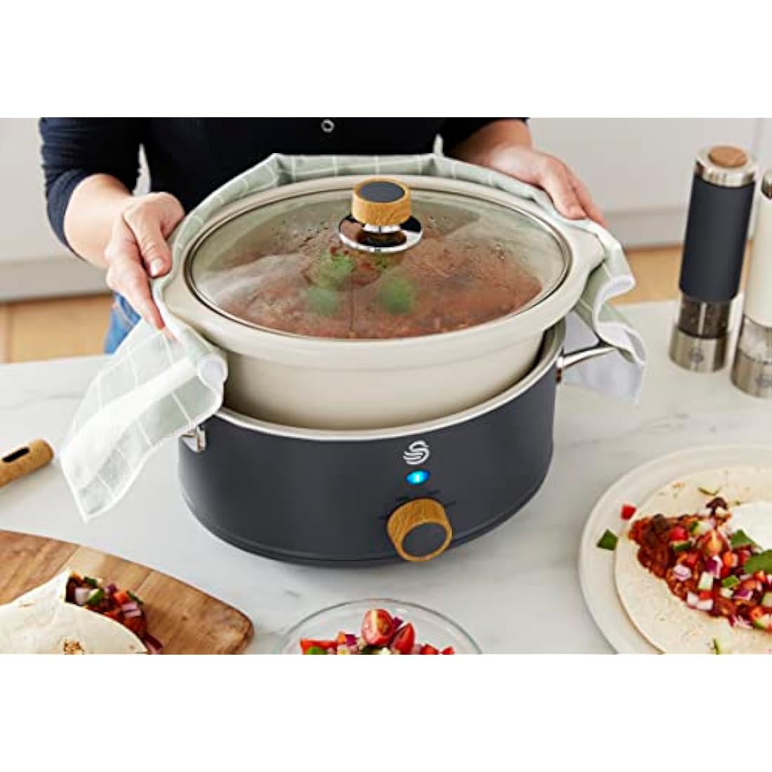 Swan SF17021GRYN Nordic Slow Cooker with 3 Temperature Settings, Keep Warm Function, 3.5L, 200W, Matte Grey