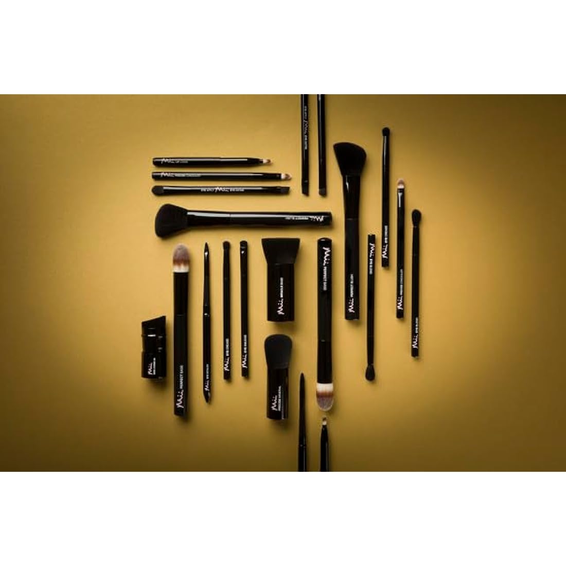 Mii Cosmetics Perfect Finish Brush | Ideal for Powder, Bronzer, Blusher | Versatile & Easy to Use for a Flawless Finish