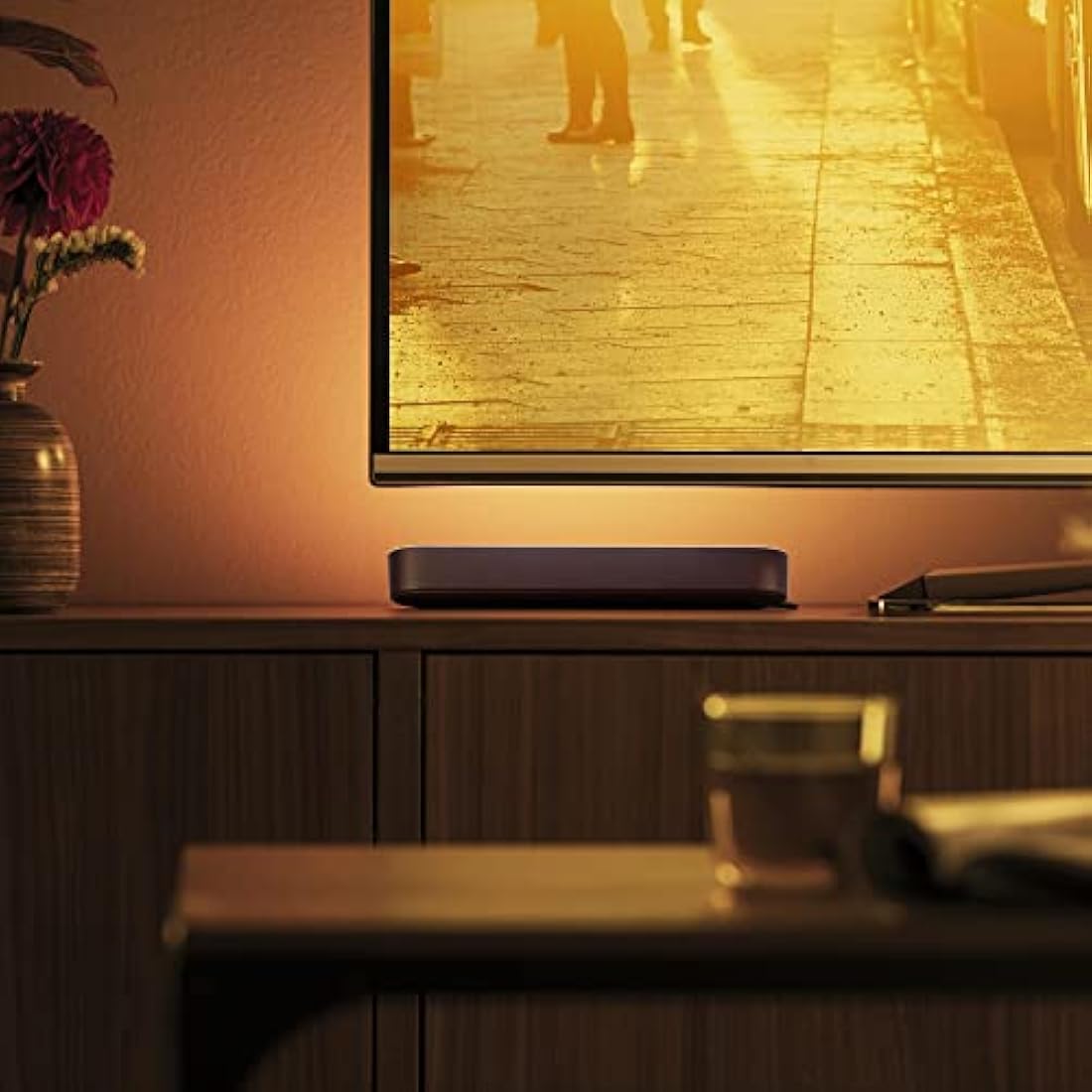 Philips Hue Play White and Colour Ambiance Smart Light Bar Single Pack Base Unit, Entertainment Lighting for TV and Gaming (Works with Alexa, Google Assistant and Apple HomeKit), Black