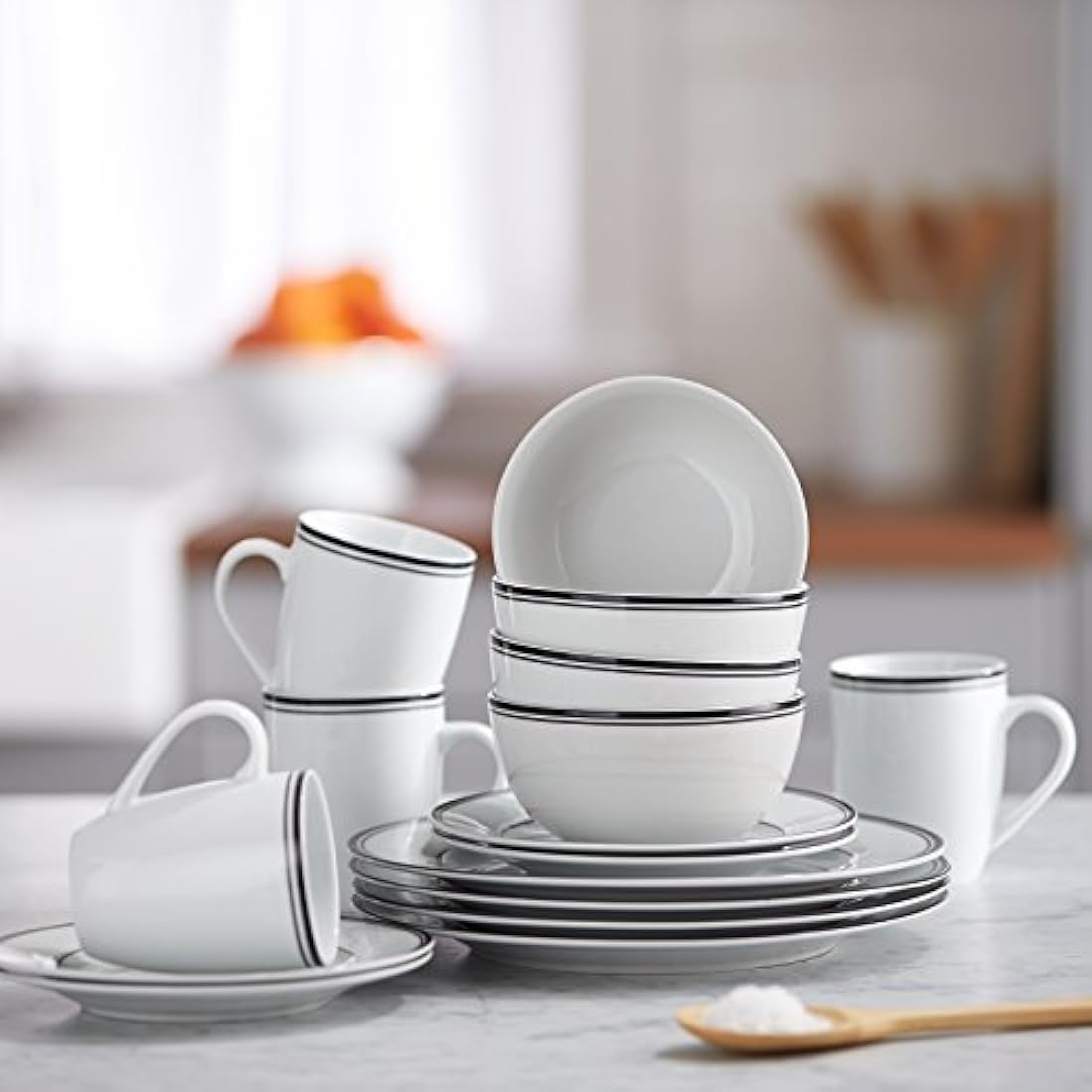 Amazon Basics Cafe Stripe Dinnerware Set with 16-Pieces - Black