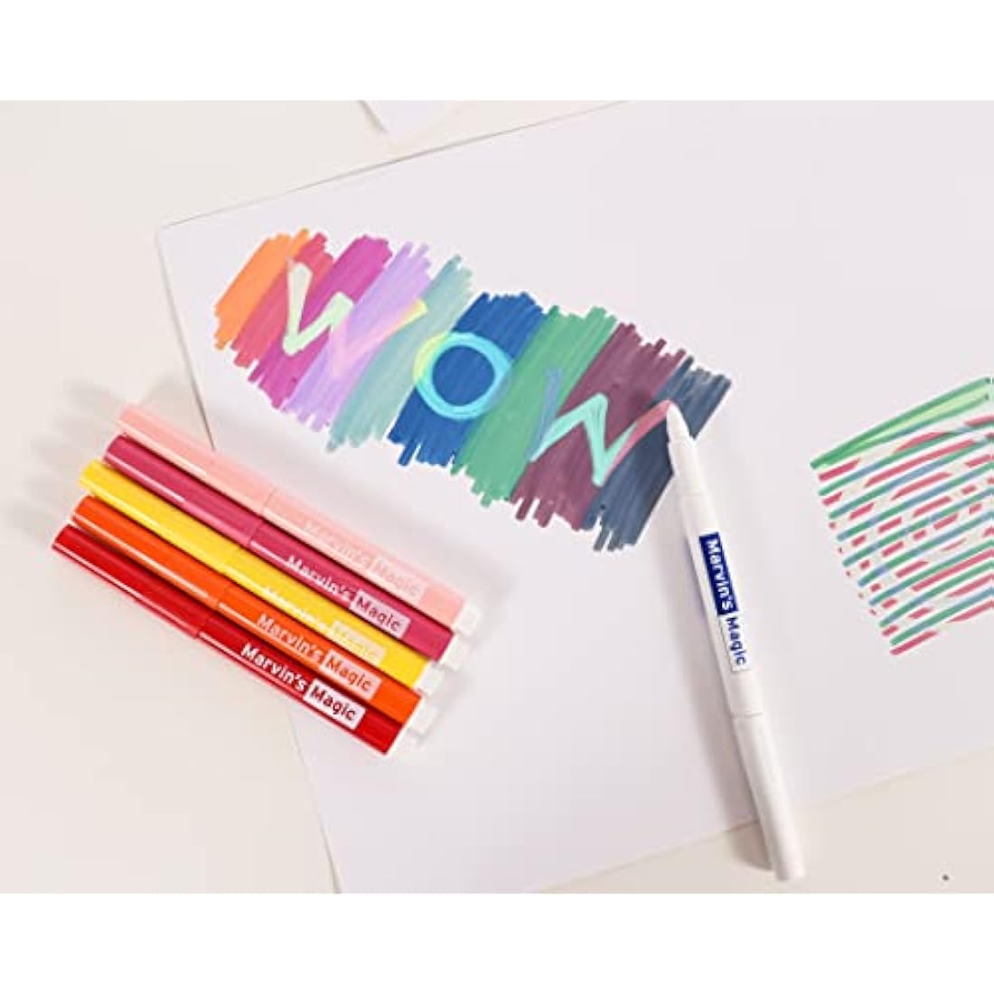 Marvin's Magic - Amazing Magic Pens - Colour Changing Magic Colouring Pens Set - Create 3D Lettering or Write Secret Messages - Magical Art Supplies (30 Markers)