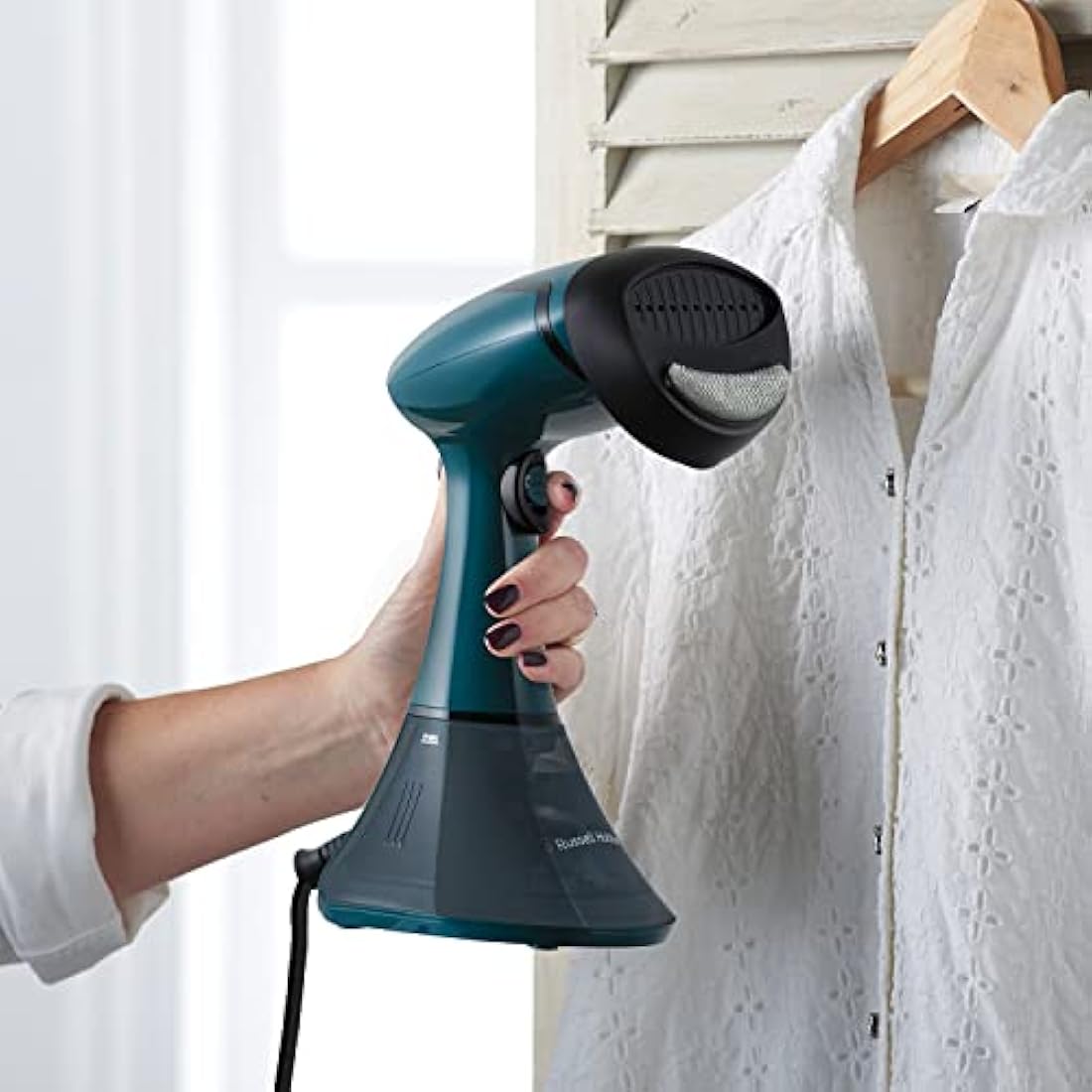 Russell Hobbs Steam Genie Handheld Clothes Steamer, No Ironing Board Needed, Ready to Use in 45s, Power Indicator, Auto-Off, 200ml Removable Water Tank, 3 Attachments, 7m Steam Time, 1600W, 27220