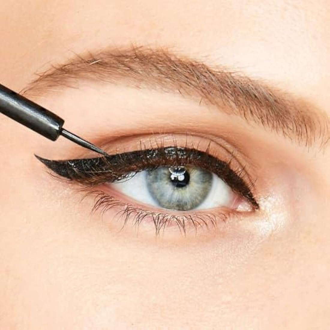 KISS Magnetic Lash Collection Magnetic Eyeliner, Black, Smudge Proof, Biotin Infused Magnetic Eyeliner with Precision Tip Brush