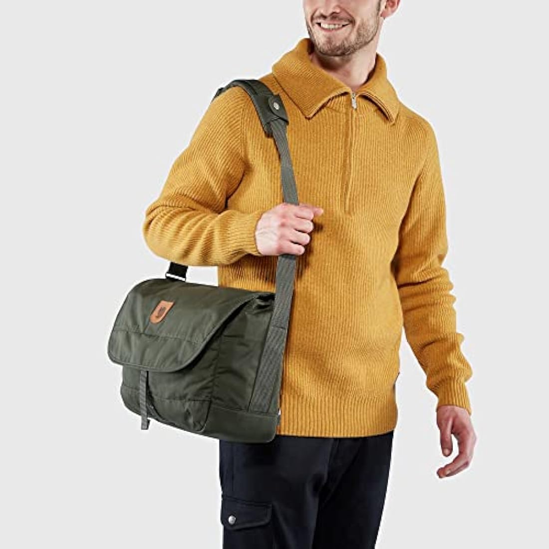Fjällräven Men's Greenland Shoulder Bag Gym Bag (pack of 1)