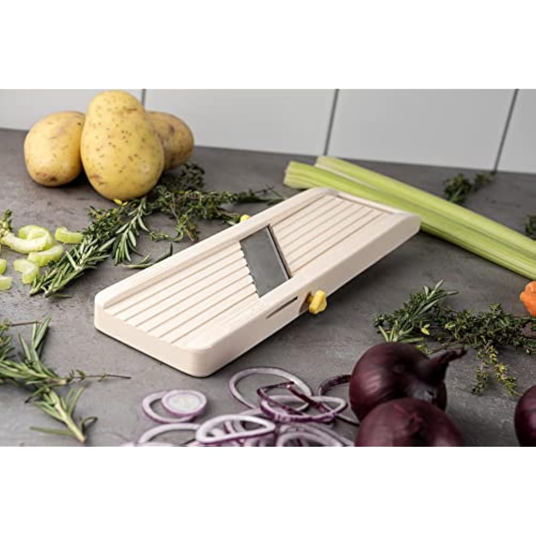 Benriner BN-1GR Japanese Handheld Mandolin Slicer with Three Interchangeable Stainless-Steel Blades-Ivory, Vegetable Fruit Cutter Peeler, Stainless Steel, Green