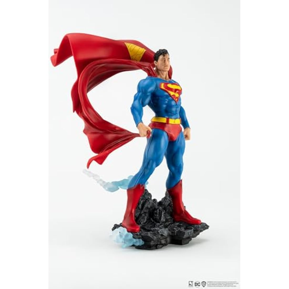 DC Heroes: Superman (Classic Version) Previews Exclusive 1:8 Scale Statue