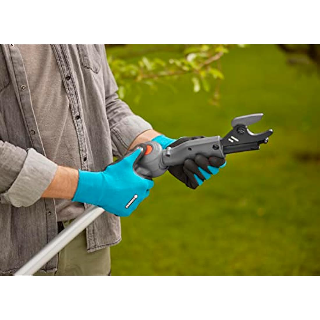 Gardena Cordless Telescopic Tree Pruner HighCut 360/18V P4A no battery: Lopper with telescopic handle for branches up to 5 m high, rotating cutting head, ergonomic handle, LED display (14776-55)
