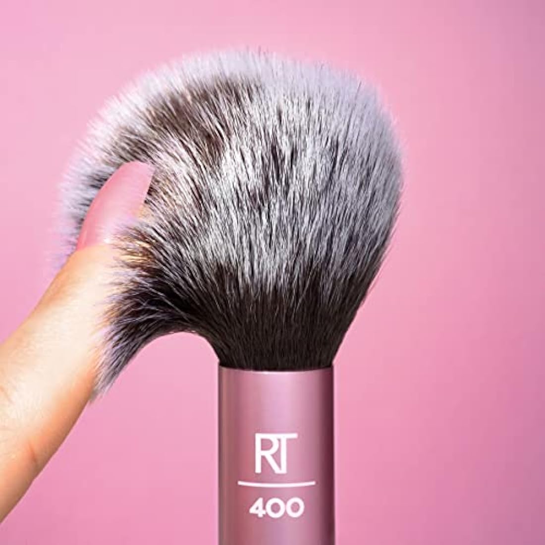Real Techniques Ultra Plush Blush Makeup Brush, For Loose, Cream, or Pressed Blush, Rosy Glow Cheeks, Fluffy Powder Brush, Aluminum Ferrules, Synthetic Bristles, Vegan and Cruelty Free, 1 Count
