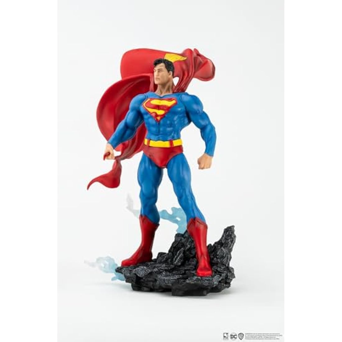 DC Heroes: Superman (Classic Version) Previews Exclusive 1:8 Scale Statue