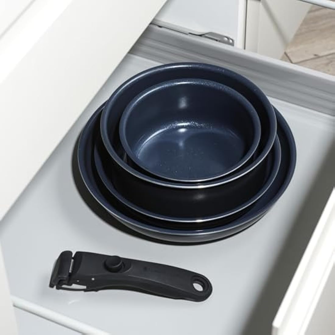 Russell Hobbs RH03319EU7 Smart Clip Pot and Pan Set – 5 Piece Ceramic Non-Stick Frying Pans & Saucepans with Detachable Handle, Stackable Design, PFAS-Free, Induction Oven Safe, Marine, Navy Blue