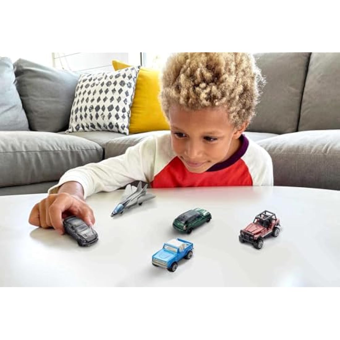 Matchbox 5-Pack of 1:64 Scale Vehicles, 5 Toy Car Collection of Real-World Replicas for Kids 3 Years Old & Up, C1817