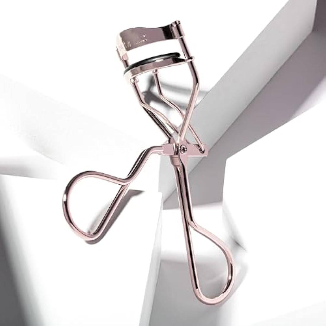 Wet n Wild High On Lash, Eyelash Curler for Long Lasting Lifted Lashes, Bouncy and Soft Silicone Pad for a Safe No-Pinching, No-Pulling Experience, Travel-friendly