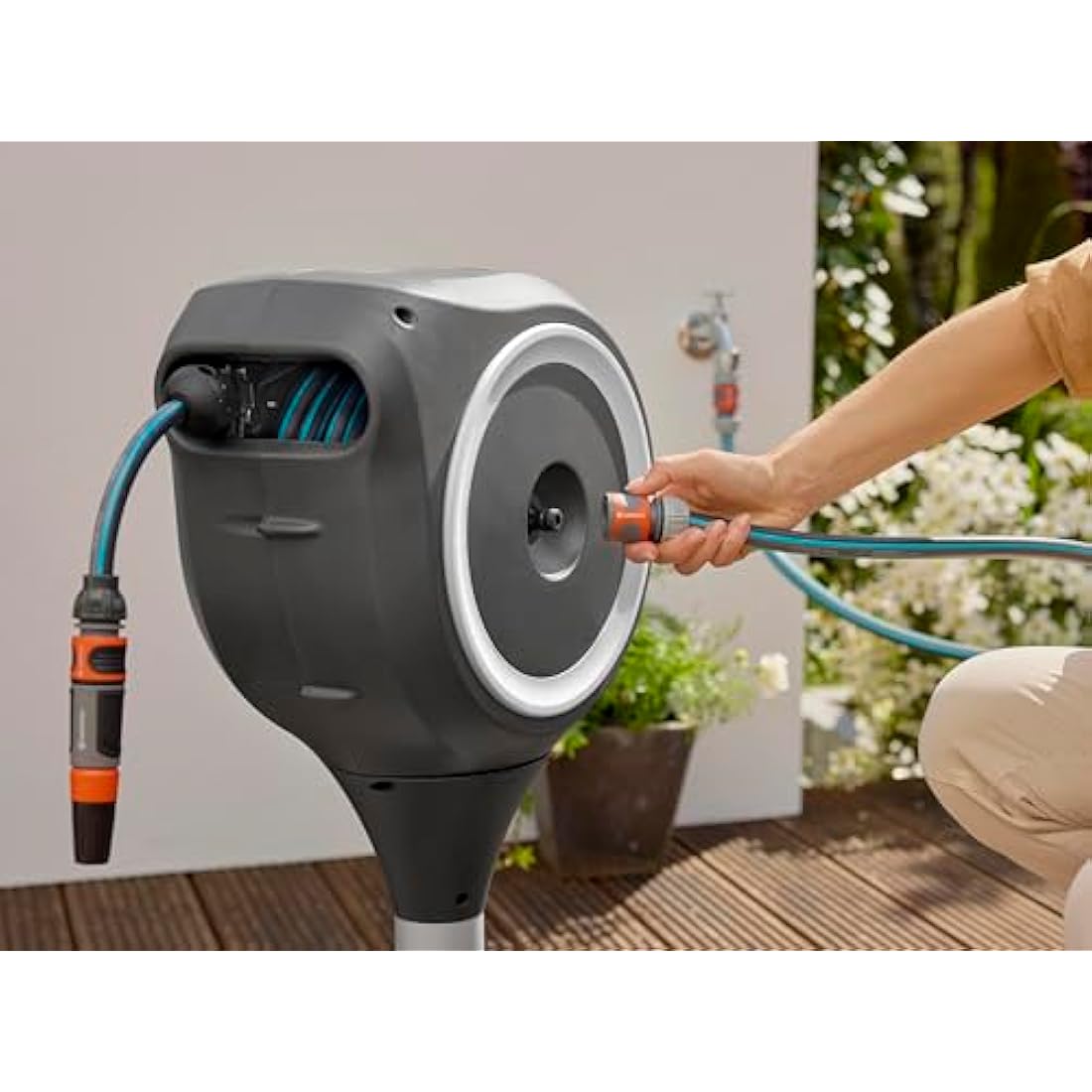 Gardena Patio Hose Box Rollup S: Weatherproof Box with roll-up Technology and 15m Hose, Irrigation of Small Gardens with Patio, Automatic retraction, White (18607-20)