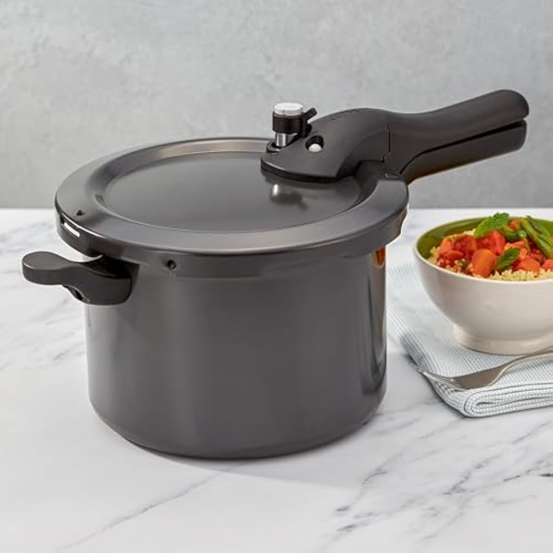 Judge Pressure Cooker, Hard Anodised 5L, (24.5cm) With Steamer Basket, Great Healthier and Quicker Cookware, Suitable for All Hob Types Except Induction