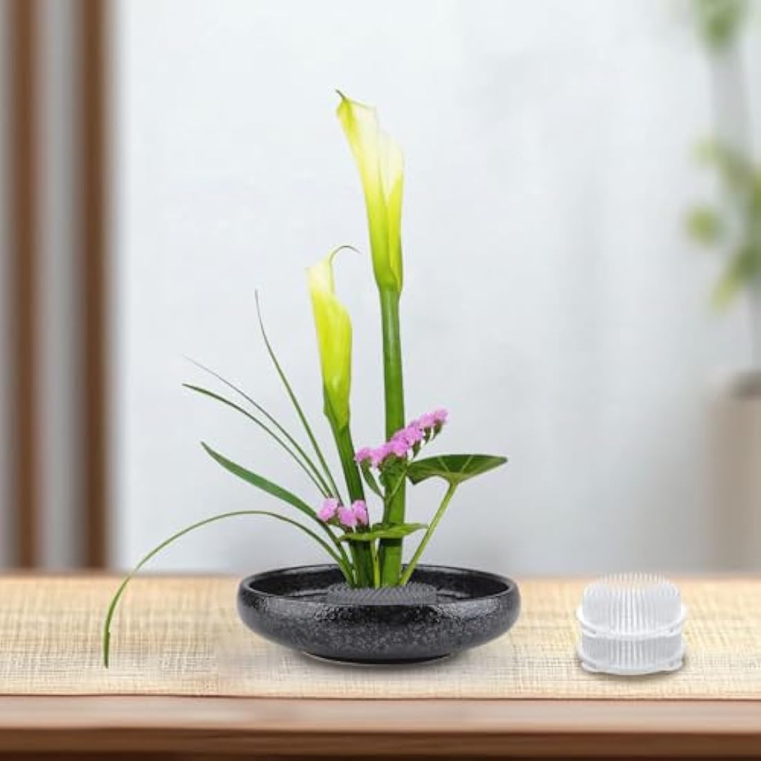 WANDIC Flower Frog, 2 Pcs Round Clear Plastic Ikebana Kenzan Frog Japanese Holder with 3 Suckers for DIY Craft