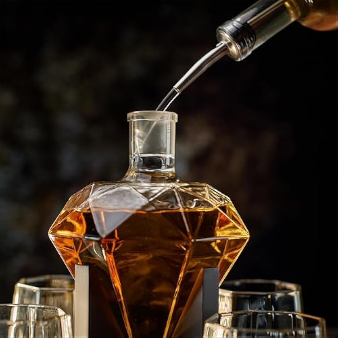 Whisiskey – Whiskey Decanter – Diamond - 1000 ml – Whiskey Carafe Set - Gifts for Men – Inc. 4 Whiskey Glasses – 4 Whiskey Stones – Spout – Glass Stopper and Pliers