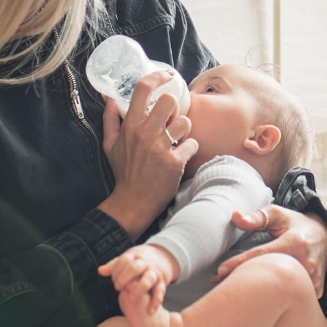 Tommee Tippee Natural Start Baby Bottles for 0m+, Pack of 3 150ml Baby Bottles, with Slow Flow Breast-Like Teat for a Natural Latch, Self-Sterilising and BPA Free, Baby Feeding Essentials