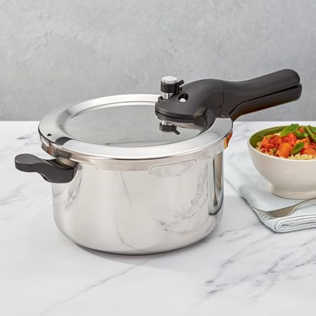Judge Stainless Steel Pressure Cooker 5L, (25cm) With Steamer Basket, Great Healthier and Quicker Cookware, Suitable for All Hob Types