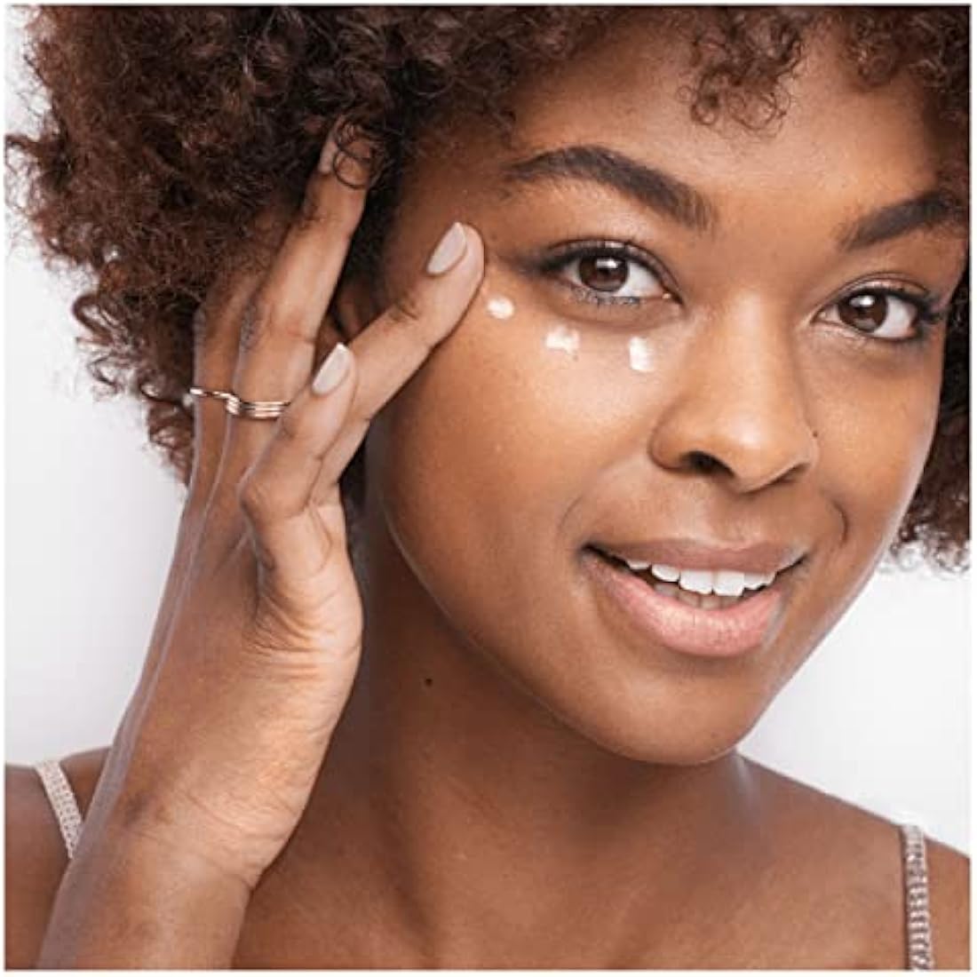 Olay Ultimate Eye Cream For Dark Circles and Puffy Eyes with Niacinamide, Visibly Smoothes Wrinkles and Fine Lines, 15ml