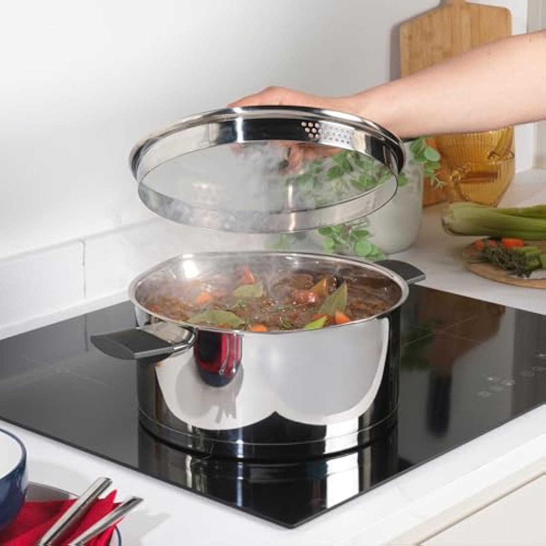 Russell Hobbs RH01168EU7 Excellence 24 cm Stockpot – Stainless Steel Cooking Pot, Glass Lid, Induction Suitable, Pouring Lip, Mirror Polished, PFOA-Free, 4.8L Capacity, Ideal for Soups and Stews