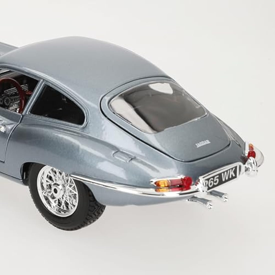 Bburago 1:18 Gold Jaguar "E" Coupe (1961)