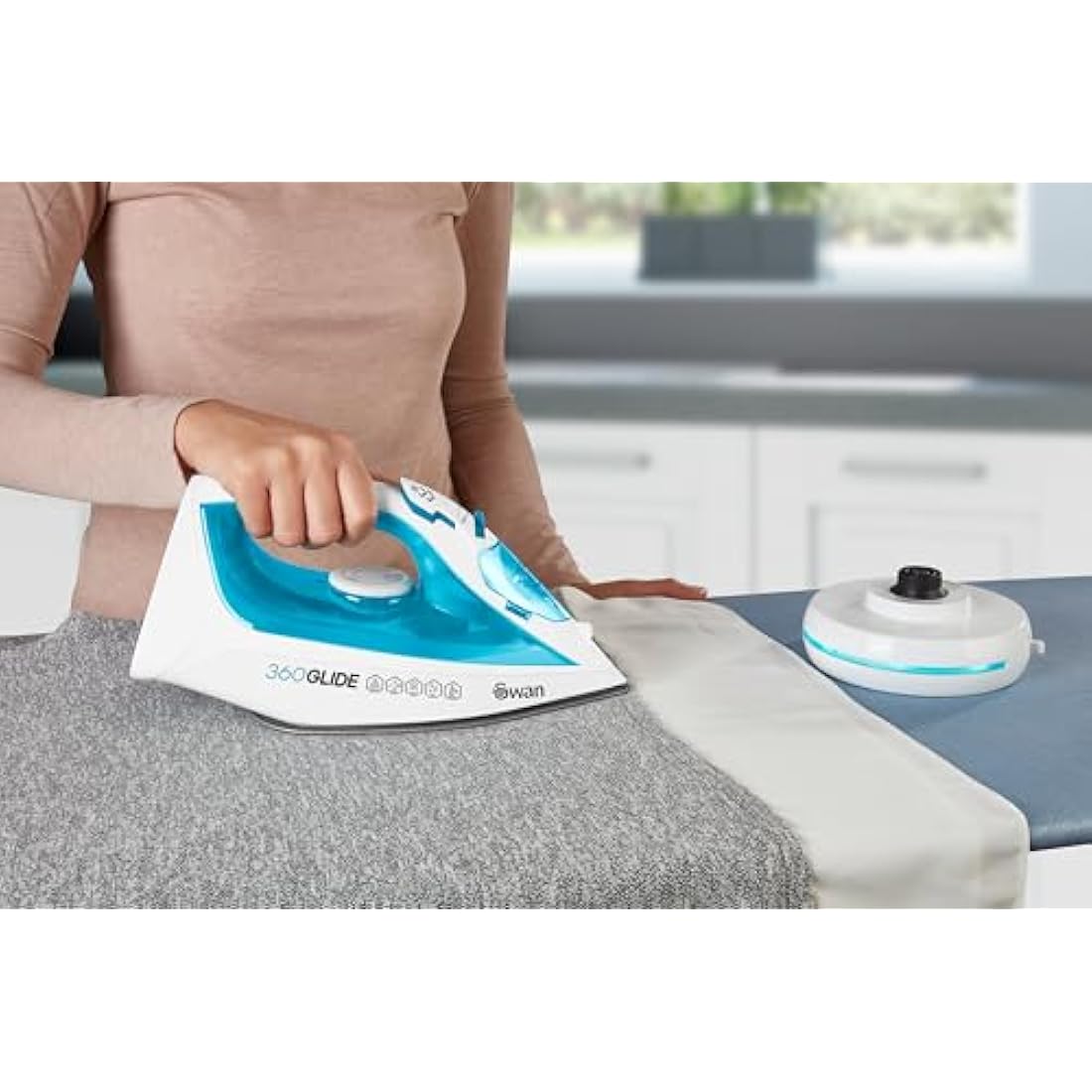Swan SI16410N 2-in-1 Cord or Cordless Steam Press Iron, Non-Stick Ceramic Soleplate, 2800W, Blue