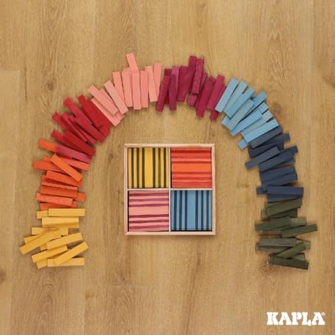 KAPLA Octocolor Box with 100 coloured planks (Red, Orange, Yellow, Green, Light Blue, Dark Blue, Pink, Purple), Wooden Toy, Construction Game, from 2 Years Onwards.