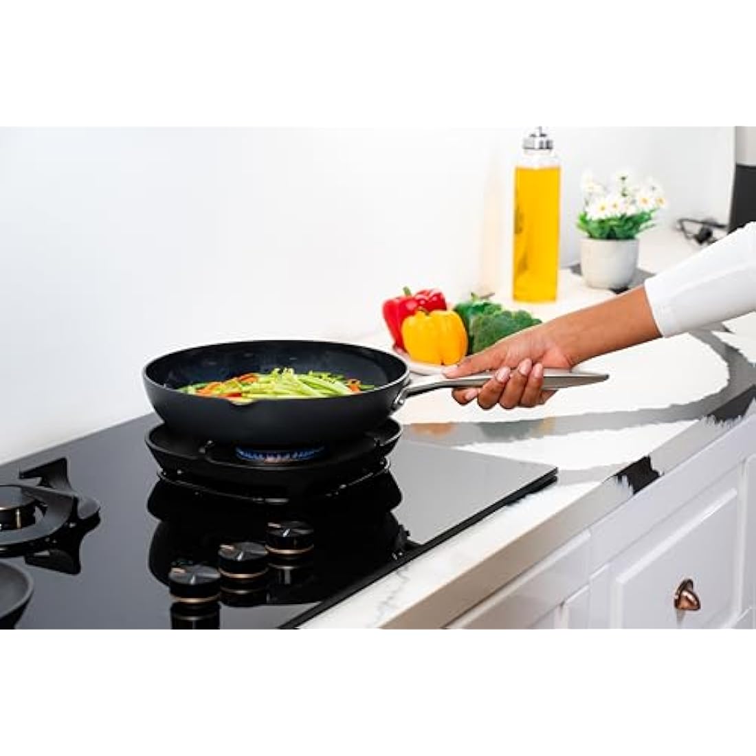 Zyliss Non-Stick Ultimate Pro Ceramic Frying Pan 28cm, PFAS Free, Made from Recycled Aluminium, Easy Clean, Induction Hob Suitable, Oven Safe, 10 Year Guarantee