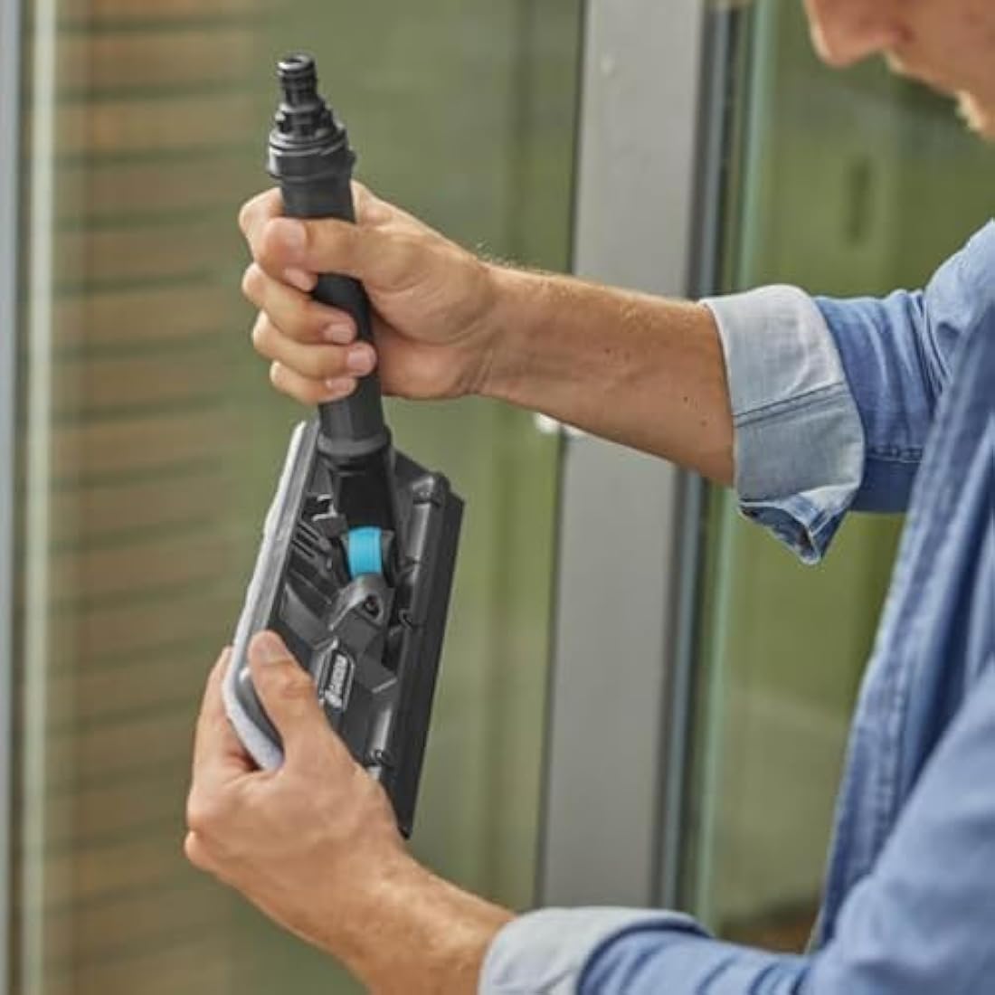 GARDENA Cleansystem Window Cleaner: Water-operated window cleaner, wiper with microfleece and squeegee blade, for small and large surfaces, can be connected to water hose (18808-20)