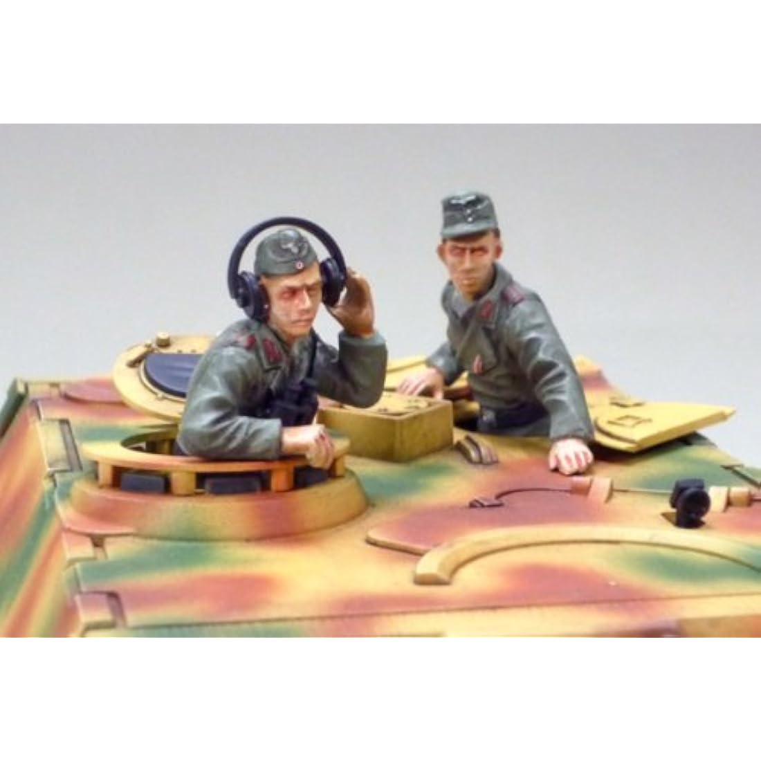 TAMIYA 300035325 – 1: 35 WWII German Heavy Armoured Tank Elephant, Beige