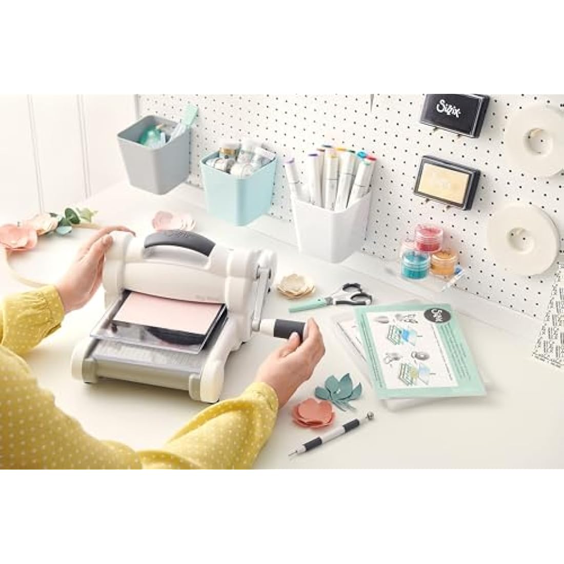Sizzix Big Shot Die Cutting and Embossing Arts and Craft Machine for Card Making, Scrapbooking and Journaling, 14 1/4" x 12 3/8" x 6 5/8"
