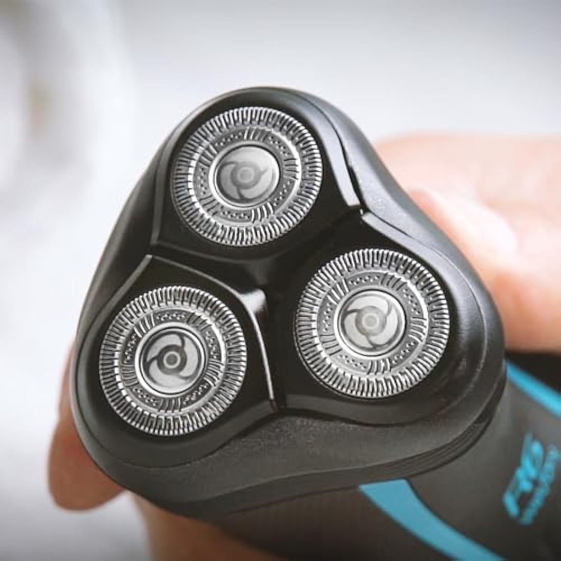 Remington R6 Aqua Men's Electric Shaver (Cordless, Wet & Dry, 100% Waterproof, Rotary Shaver, Pop-up Detail Trimmer, USB Charging, 60-Minute Usage, 90-Minute Charge with 5-Min Quick Charge) R6000