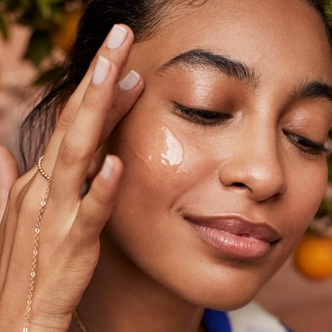 whind Facial Cleanser - Oasis Fresh Vitamin C Face Cleanser with Niacinamide to Hydrate, Brighten and Remove Make Up. Moisturizing Face Wash for Women. All Skin Types, 120ml