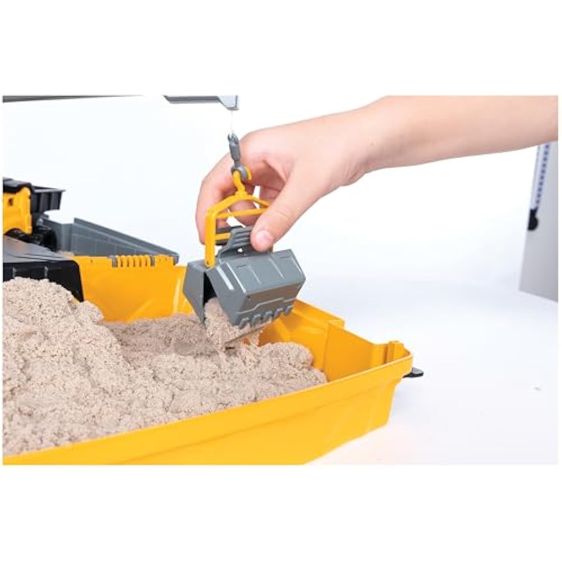Kinetic Sand, Construction Site Folding Sandbox Playset with Vehicle and 907g, for Kids Aged 3 and Up