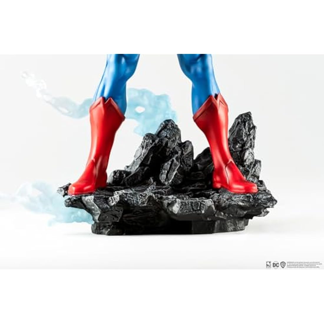 DC Heroes: Superman (Classic Version) Previews Exclusive 1:8 Scale Statue