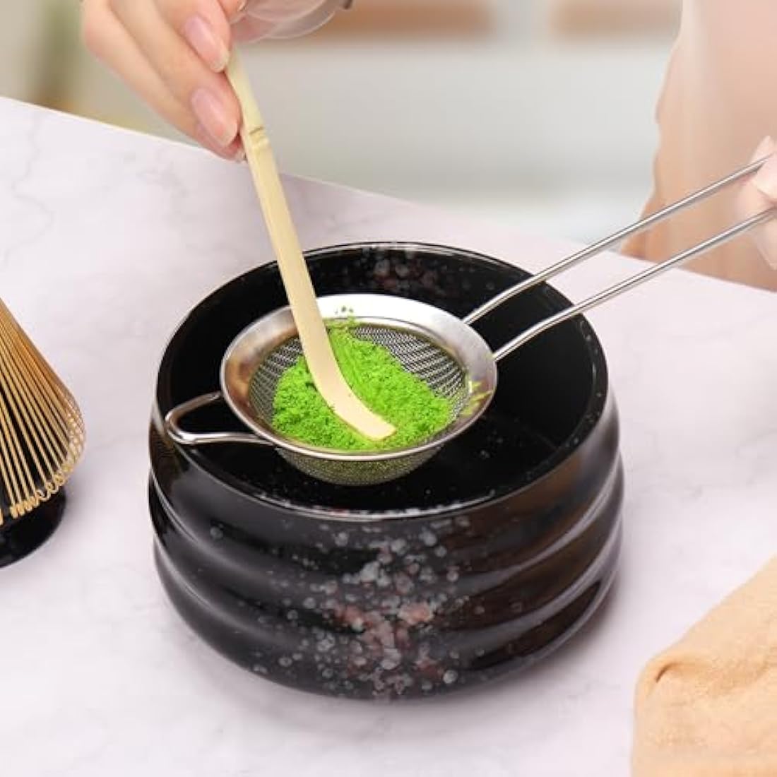 Geebuzz Matcha Whisk Set - Matcha Bowl and Bamboo Matcha Whisk, Scoop, Spoon, Sifter, Whisk Holder, 6pcs Perfect Matcha Starter Kit for Matcha Tea Ceremony (Black)