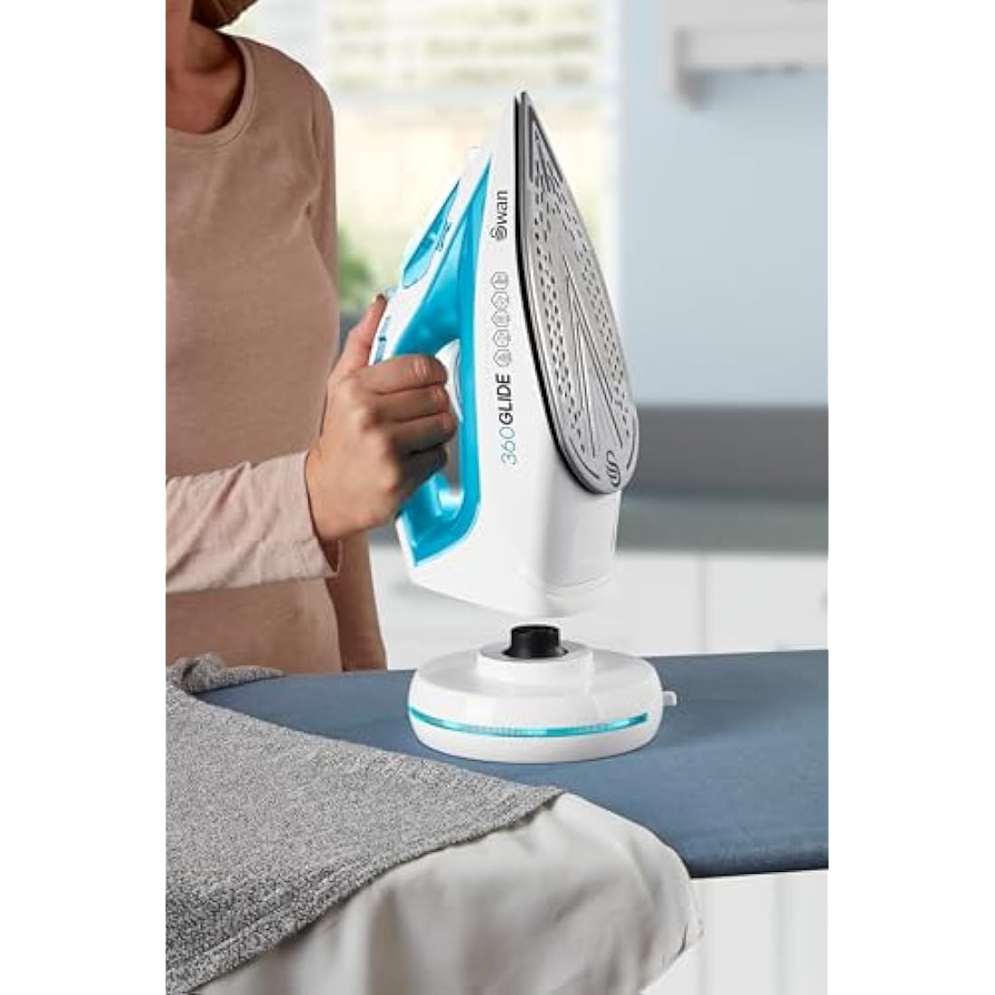 Swan SI16410N 2-in-1 Cord or Cordless Steam Press Iron, Non-Stick Ceramic Soleplate, 2800W, Blue