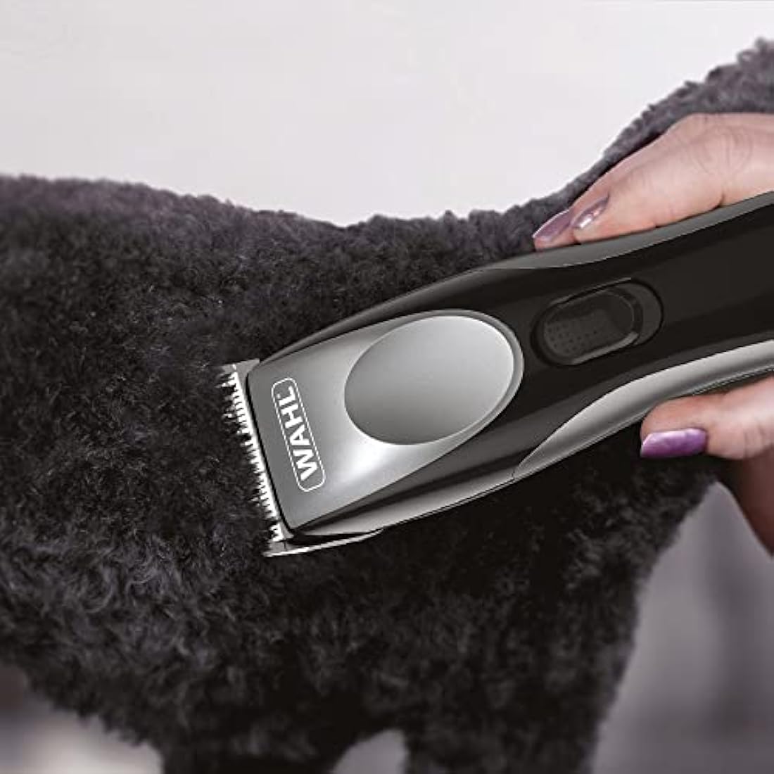 Wahl Performer Dog Clippers, Cordless Dog Grooming Kit, Low Noise and Vibration, Grooming Pets At Home, Ergonomic Design, Precision Ground Blade, AA Battery Included