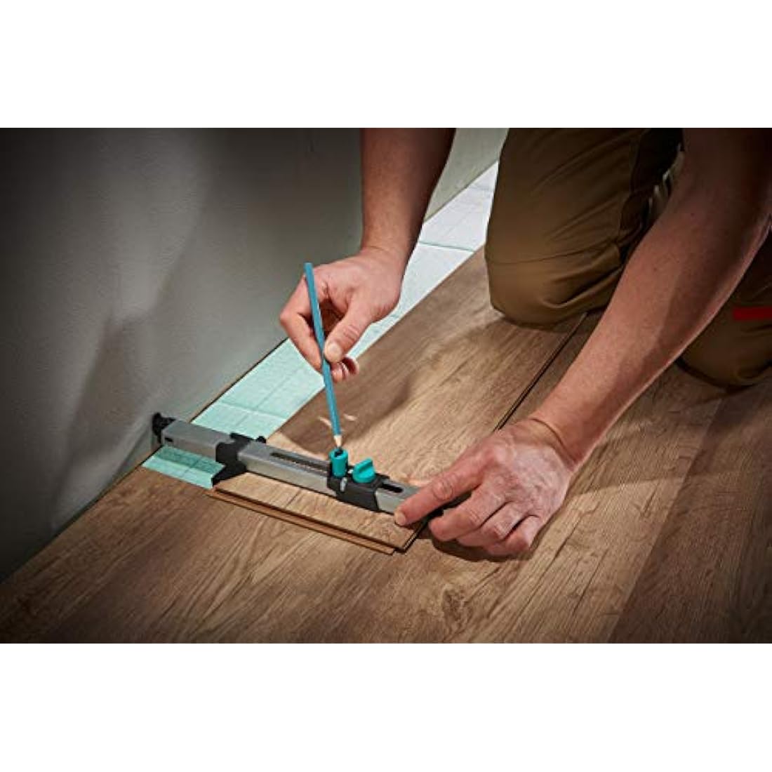 wolfcraft “Fitting Laminate and Design Flooring” Success Kit I 6976000 I Complete Set consisting of Universal Angle & Try Square, Contour Gauge and Laminate Fitter